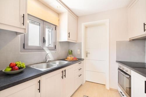 Gambar di galeri bagi Van Louis Place di Vathí