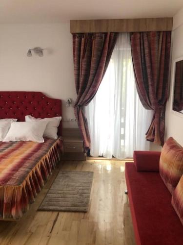 Postel nebo postele na pokoji v ubytování NUT HOUSE Retezat