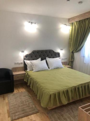 Postel nebo postele na pokoji v ubytování NUT HOUSE Retezat