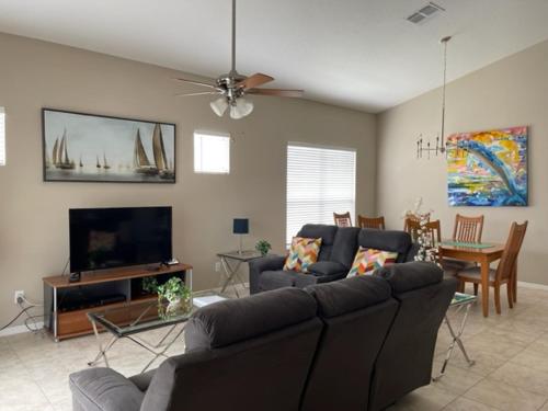 Tuscan Hills 4 Bedroom Pool Home w Game Room photo 7