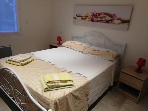 Ένα ή περισσότερα κρεβάτια σε δωμάτιο στο Sophie et Jamiel