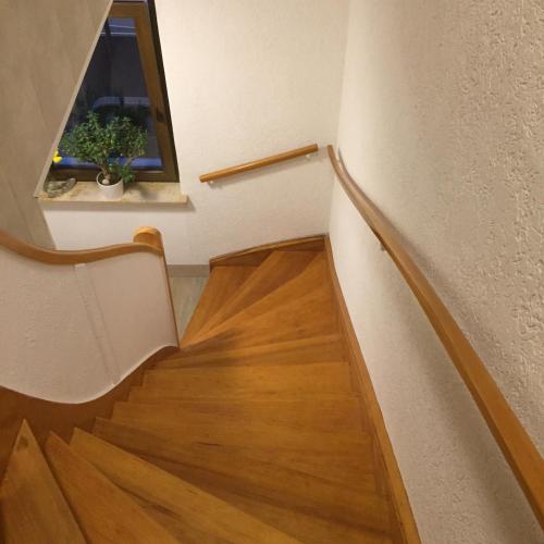 a stairwell with a wooden floor and a window at Unter dem Dach mit Parkplatz in Bremen