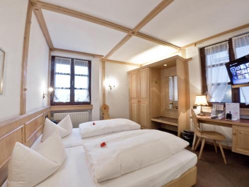 Ліжко або ліжка в номері Hotel Grüner Baum