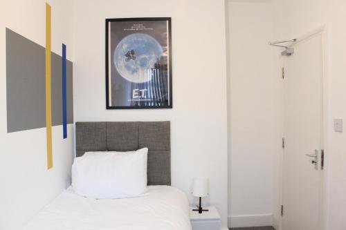 Katil atau katil-katil dalam bilik di St Peter's Shared House