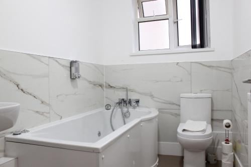 Bilik mandi di St Peter's Shared House
