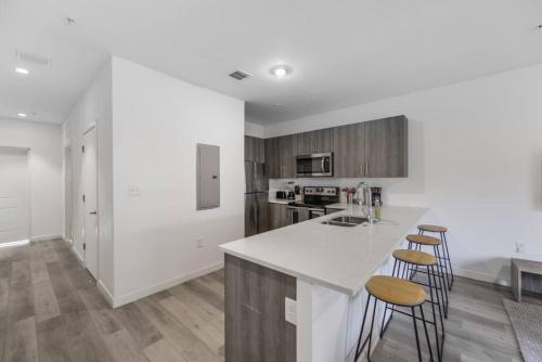 Amazing Townhouse 15 minutes from the Beach photo 7