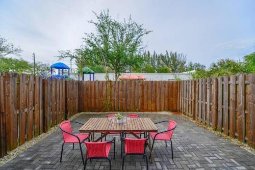 Amazing Townhouse 15 minutes from the Beach photo 12