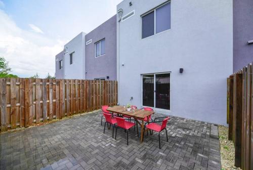 Amazing Townhouse 15 minutes from the Beach photo 15