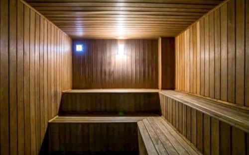 a empty wooden sauna with a light in the middle at Arraial do Cabo. Cobertura Espetacular c Vista Mar in Arraial do Cabo