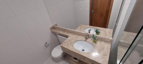 a bathroom with a sink and a toilet at Nautilus Paradise em Penha/SC in Penha
