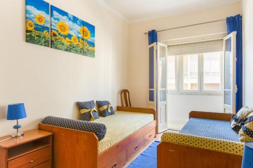 a bedroom with two beds and a window at Isabel Dream II in Algueirão