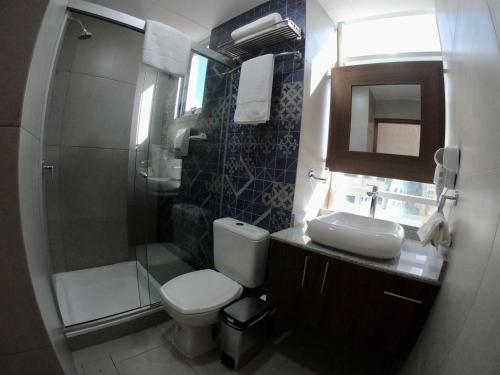 Bilik mandi di Novum Hotel