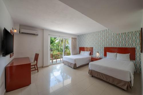 Postel nebo postele na pokoji v ubytování Hotel Dos Playas Faranda Cancún