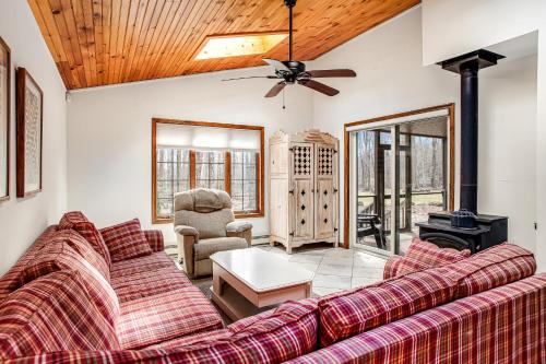 Pocono Pines Palace – Photos 4