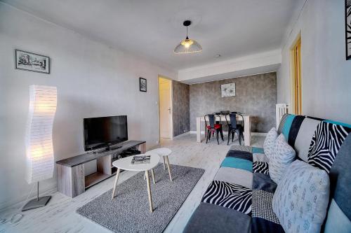 Upstays - Fully equipped - Terrace with sea view