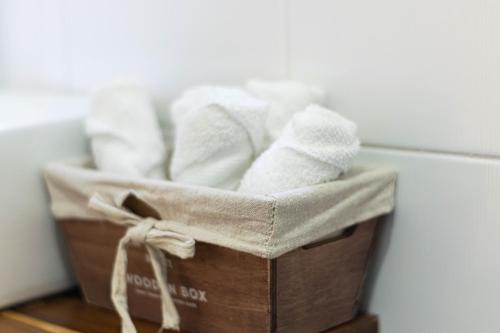 a wooden box filled with towels on a table at Casa Montana Hotel in Chichicastenango