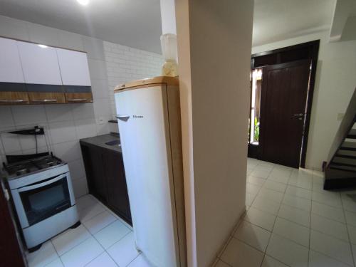 Dapur atau dapur kecil di Flatmarazul Lindos Apartamentos Privativo com cozinha