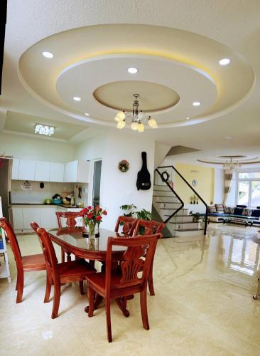 Χώρος καθιστικού στο Villa Đà Lạt GD - Biệt Thự Đà Lạt GD Gần Hồ Xuân Hương Gần Chợ