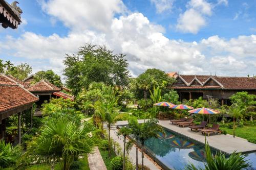 Κήπος έξω από το Phum Khmer Lodge - Village Cambodian Eco-Lodge
