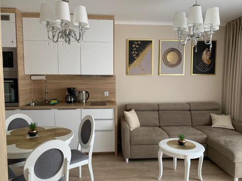 Kitchen o kitchenette sa Apartments Porta Baltica Premium