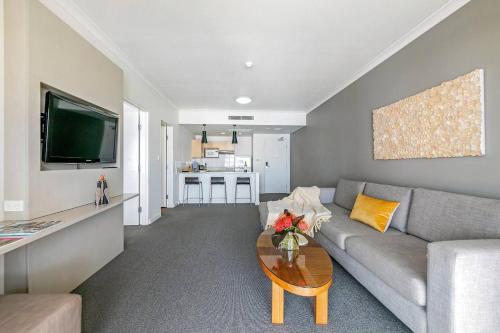 Bird's Eye Views from Chic Harbourside Abode – Photos 3