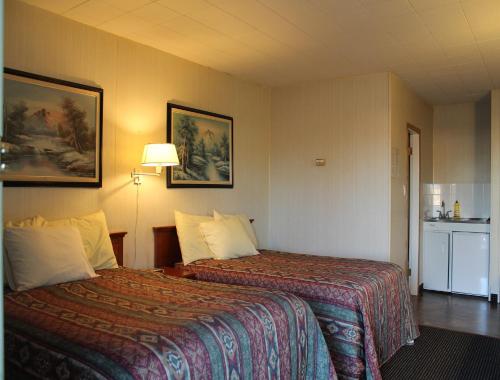 Posteľ alebo postele v izbe v ubytovaní Tel Star Motel