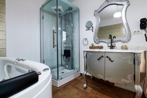 Et badeværelse på Casa Chilia Resort&Spa