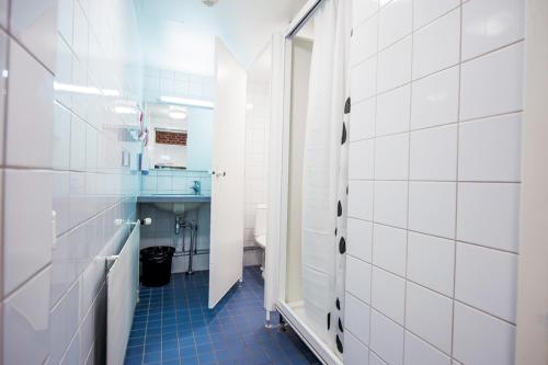 Kuchyň nebo kuchyňský kout v ubytování Forenom Hostel Espoo Otaniemi