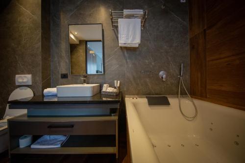Um banheiro em Brezovica Hotel & SPA