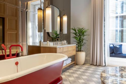 Posezení v ubytování Virgin Hotels Edinburgh