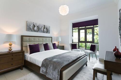 Souk Al Bahar Al Tajer, Burj Khalifa – Mint Stay