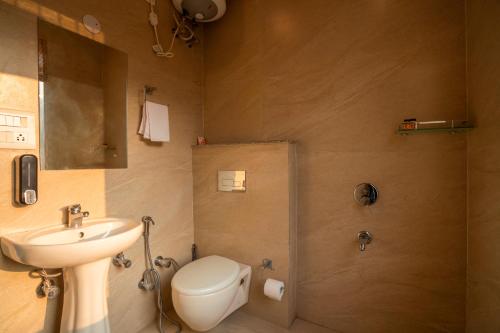 a bathroom with a toilet and a sink at Zostel Rishikesh, Laxman Jhula in Rishīkesh