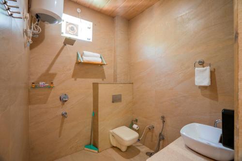 a bathroom with a toilet and a sink at Zostel Rishikesh, Laxman Jhula in Rishīkesh