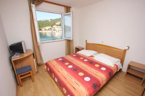 Ένα ή περισσότερα κρεβάτια σε δωμάτιο στο Double Room Zaglav 8144d