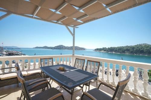 Apartments by the sea Tribunj, Vodice - 4174