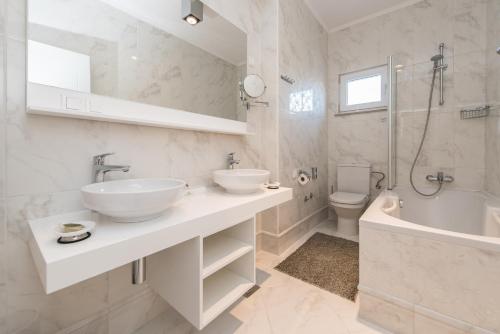 Family-friendly apartments with swimming pool Novalja, Pag - 14275