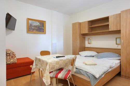 Легло или легла в стая в Apartments with a parking space Tucepi, Makarska - 2676