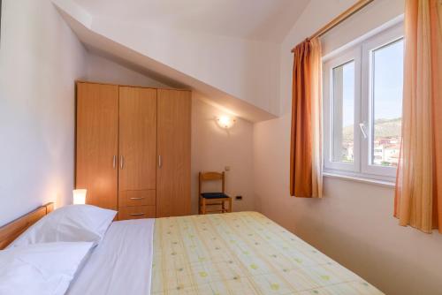 Family-friendly apartments with swimming pool Trogir - 16509