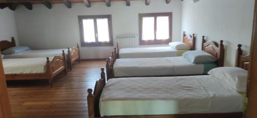 a room with four beds and two windows at Isola della Cona - Riserva naturale Foce dell'Isonzo in Staranzano