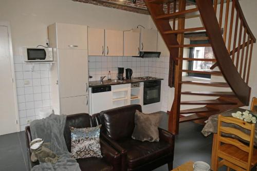 Apartments Cour d'Aixにあるキッチンまたは簡易キッチン