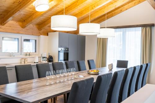 Una cocina o zona de cocina en Chalet Dorf Wagrain Alpenleben by AlpenTravel