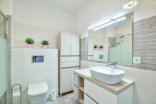 a white bathroom with a sink and a toilet at SouthView Studio Silchoro AL in Albufeira