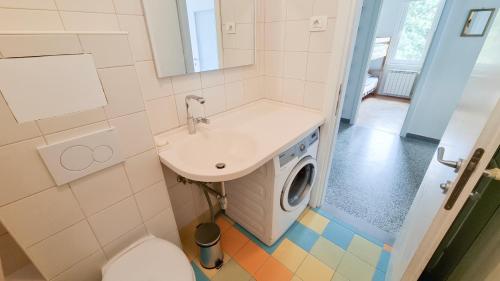 Kúpeľňa v ubytovaní Opatija 10 Apartment with parking, 300m to the sea