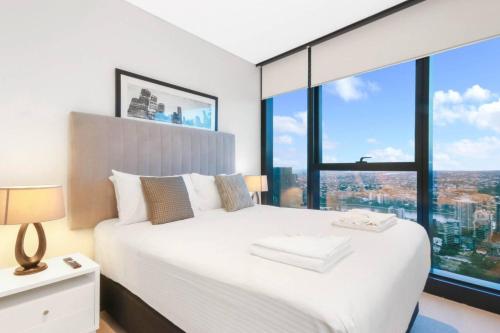 เตียงในห้องที่ Luxury 1 Bedroom Retreat in Brisbane City With Pool and gym