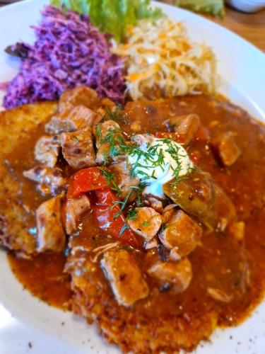 Makanan di atau berdekatan motel