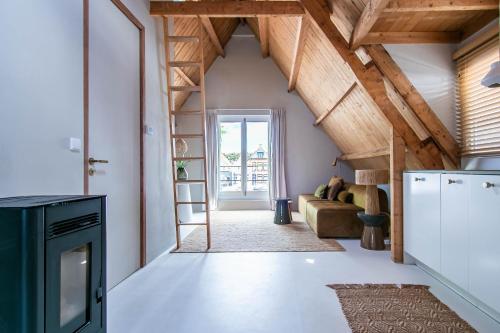 a living room with a vaulted ceilings and wooden beams at Dok 20, Lemmer in Lemmer