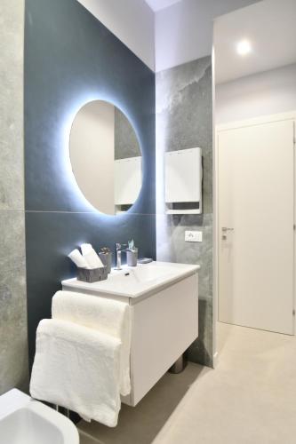 a bathroom with a white sink and a mirror at Appartamento di SIMONA a due passi da SAN PIETRO in Rome