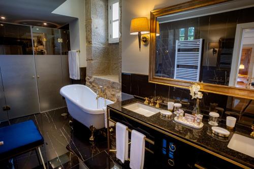 a bathroom with a sink and a mirror at Solar do Requeijo by Luna Hotels & Resorts in Arcos de Valdevez