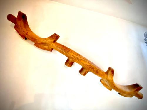 a wooden antlers hanging on a wall at CAL DOMÈNEC RIALP - Dúplex con encanto - Se admiten mascotas in Rialp