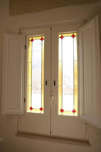 a window in a room with two stained glass windows at La Neviera in Struda